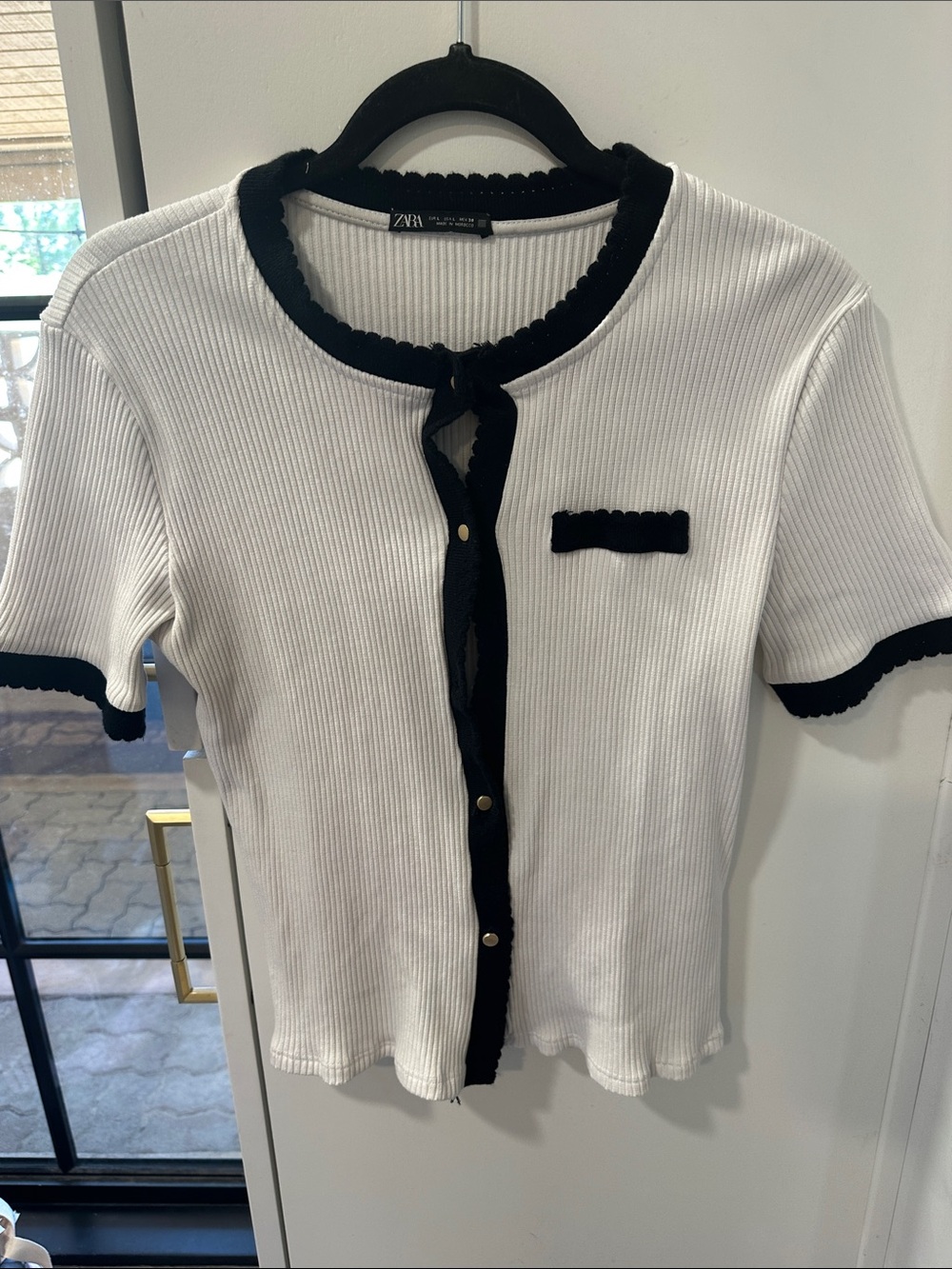 Zara White Ribbed Short Sleeve Cardigan with Black Trim and Gold Buttons